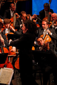 Conductor in front of an orchestra