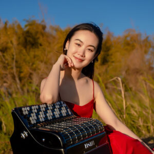 Hanzhi Wang posing with her accordion 